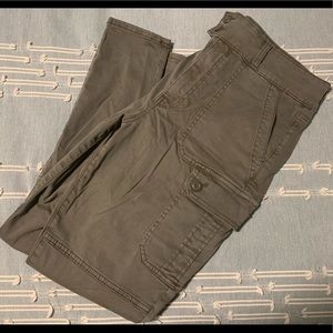 American Eagle super high rise jegging. Size 12. Green.
